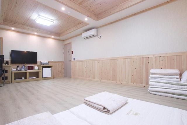 Yeosu Mj Motel Exterior photo