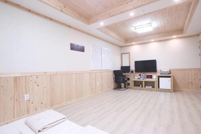 Yeosu Mj Motel Exterior photo