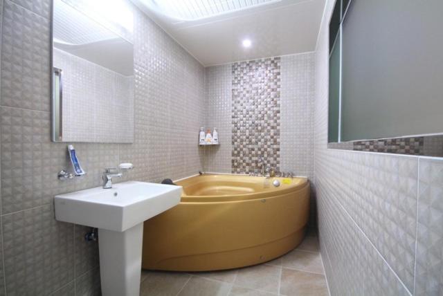 Yeosu Mj Motel Exterior photo
