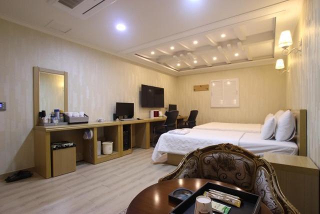 Yeosu Mj Motel Exterior photo