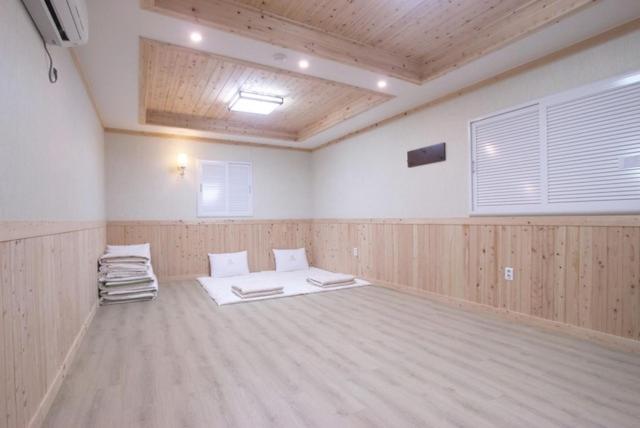 Yeosu Mj Motel Exterior photo